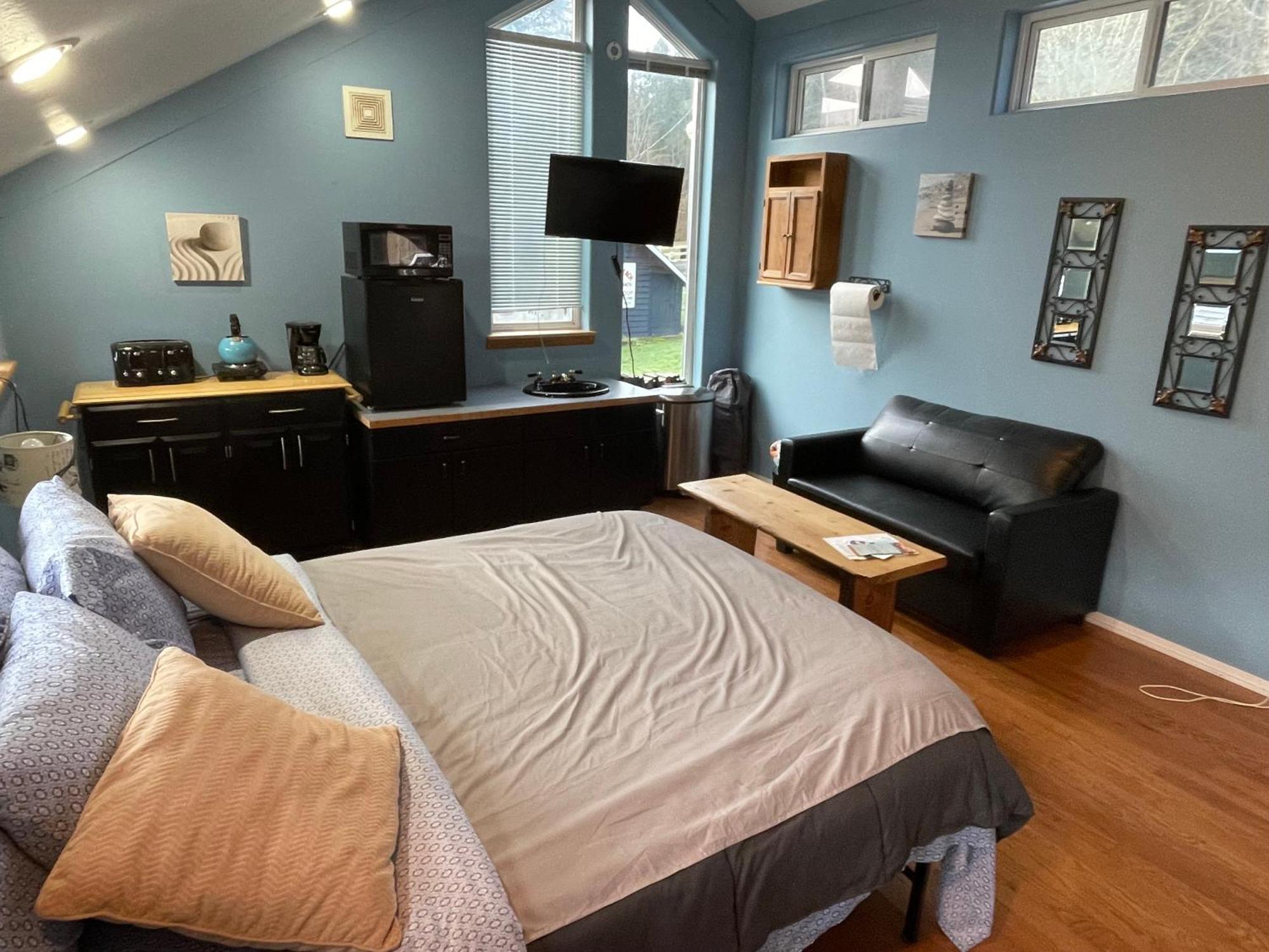 Oceanfront Studio/Loft: Alpacas, Oysters & Kayaks เชลตัน ภายนอก รูปภาพ