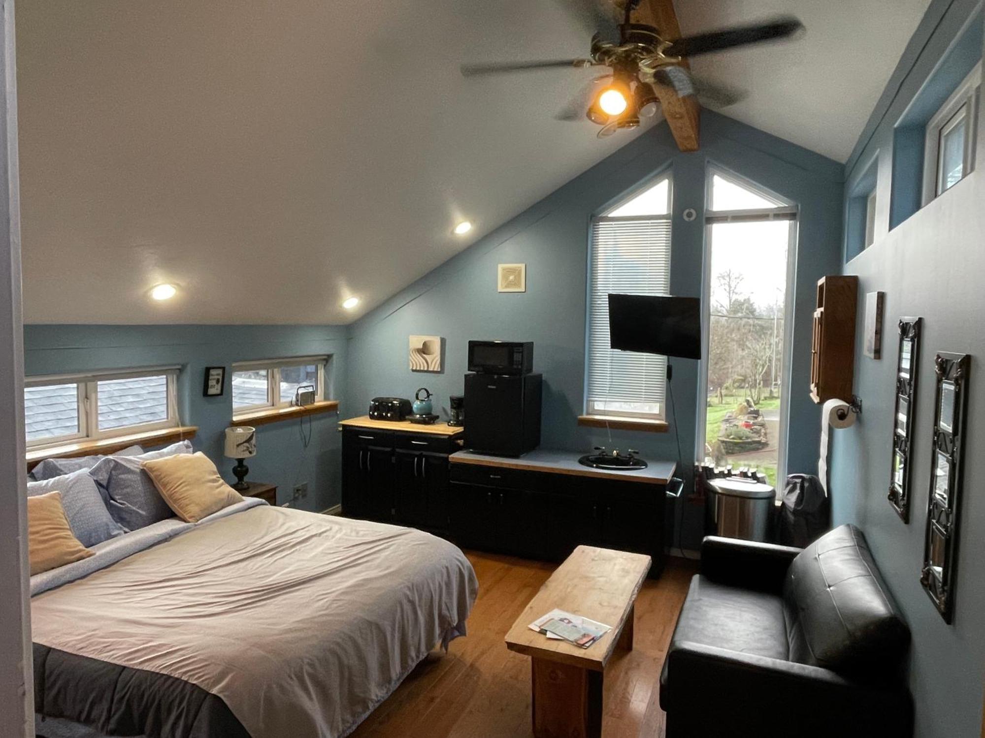 Oceanfront Studio/Loft: Alpacas, Oysters & Kayaks เชลตัน ภายนอก รูปภาพ